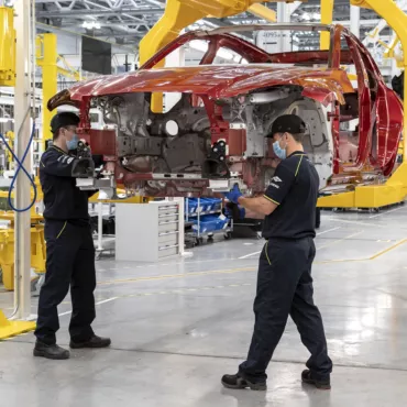 Aston Martin возобновляет производство