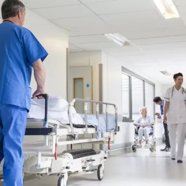 Записаться на прием, прежде чем обратиться в неотложку: новые правила NHS