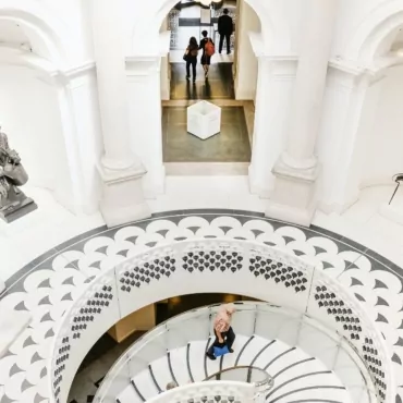 Прямой эфир и фотоотчет: как галерея Tate Britain открылась после карантина