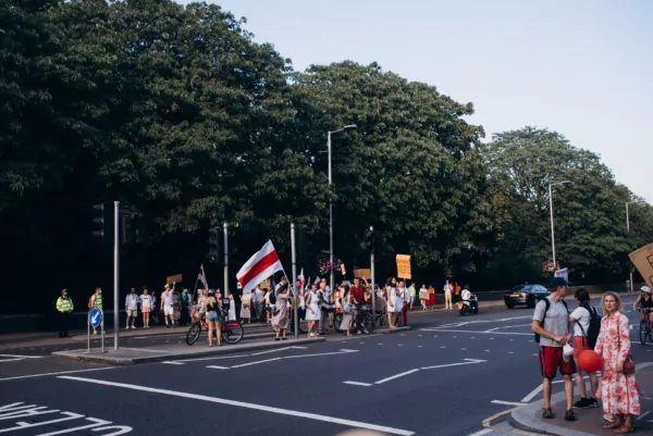 Белорусы прошли маршем от Вестминстера до Кенсингтона и устроили митинг у посольства