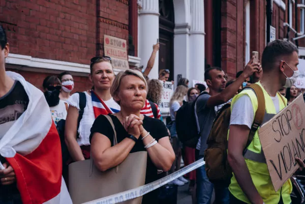 Белорусы прошли маршем от Вестминстера до Кенсингтона и устроили митинг у посольства