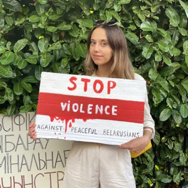 7 часов на жаре и украденные голоса. Как в Лондоне проходили выборы президента Беларуси
