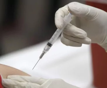 Здоровых людей заразят коронавирусом для проведения научных испытаний
