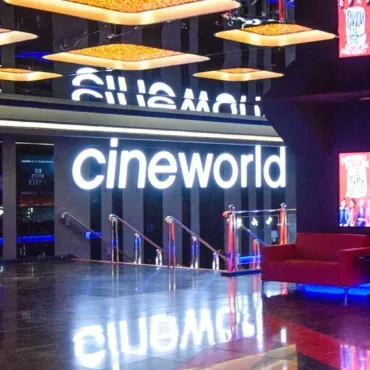 Крупнейшая сеть Cineworld закрывает свои кинотеатры в Великобритании