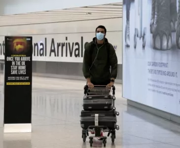 Британия освободит от карантина вакцинированных путешественников из ЕС и США