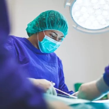 В разгар пандемии NHS теряет медицинских работников из-за проблем с визами