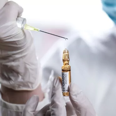 В Британии одобрили вакцину от Оксфордского университета и AstraZeneca