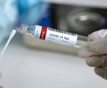 Путешественников начали штрафовать в Британии за отсутствие тестов на COVID-19