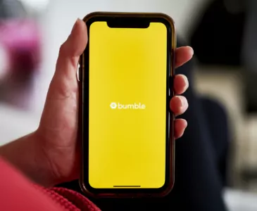 Bumble будет отправлять в бан пользователей за бодишейминг
