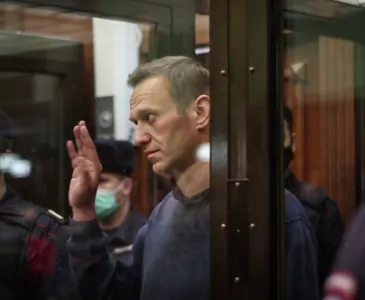 Приговор Алексею Навальному, смерть сэра Тома Мура – итоги дня