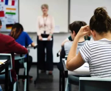 Оценки за экзамены A-level и GCSE в Англии выставят учителя