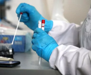 Английские компании начнут проводить экспресс-тесты на коронавирус для сотрудников