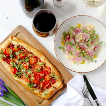 Хачапури, салаты и пасхальное меню: ZIMA Russian Restaurant готовится к открытию