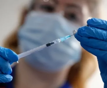NHS будет рассылать текстовые сообщения и напоминания о вакцинации