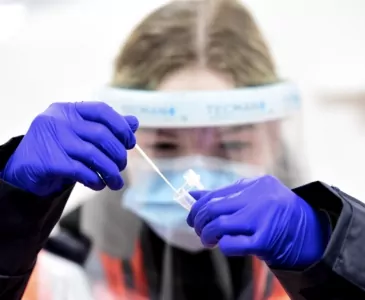 Девять из десяти взрослых жителей Великобритании имеют антитела к коронавирусу
