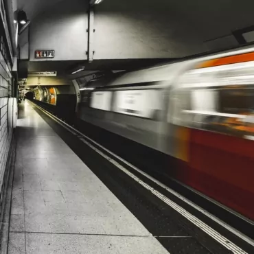 Ночное метро в Лондоне возобновит работу не раньше 2022 года