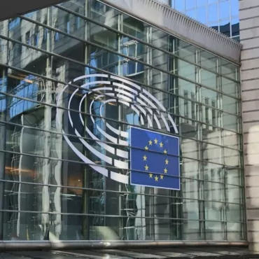 Европейский парламент одобрил торговую сделку ЕС с Великобританией большинством