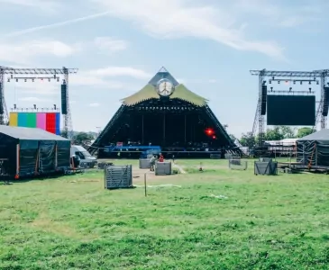 Организаторы Glastonbury решили не проводить однодневный фестиваль в сентябре
