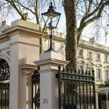 Самые дорогие улицы в Лондоне: Kensington Palace Gardens вне конкуренции, но дом-рекордсмен находится не там