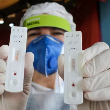 Вакцинированные путешественники смогут бронировать дешевые экспресс-тесты на COVID-19 вместо ПЦР