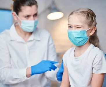 В Англии начнут вакцинировать детей 5-11 лет