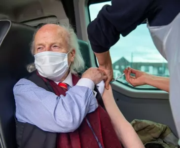 В Англии стартовала весенняя волна вакцинации от коронавируса