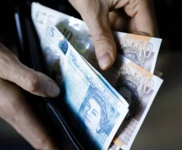 Инфляция в Великобритании взлетела до 6,2%