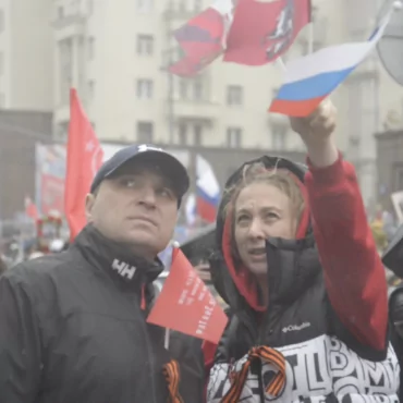 Unmasking the Spectacle: Ivan Dikunov’s Parade and the Performance of Memory