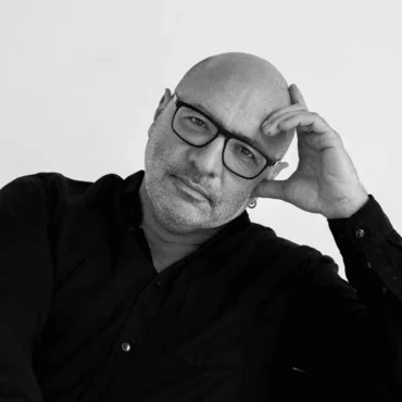 О театре, фашизме и внутренней ответственности. Большое интервью с Димой Зицером
