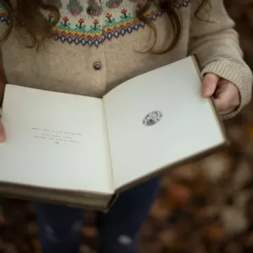 12 книг для детей и подростков, которые помогут им лучше понимать себя и других