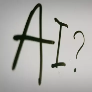 «Я — AI-агент Splento»: как ИИ снимает рекламу, придумывает истории и приглашает Мэрилин Монро в баню