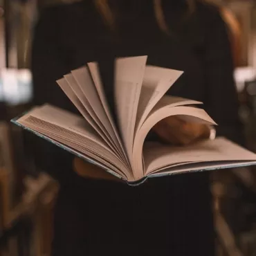 Что почитать? 5 увлекательных книг на русском языке, которые стоит заметить