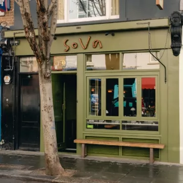 Планы на выходные — винил и вино. Идем в новый ресторан sova на Портобелло-роуд