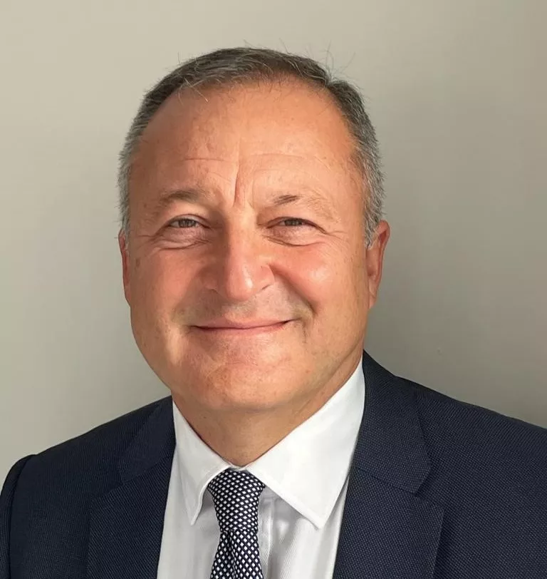 Петр Резников