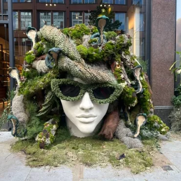 НЛО, драконы и море цветов: почему стоит бросить всё и бежать на Chelsea in Bloom 2026