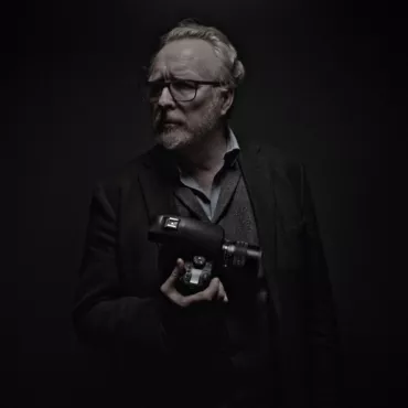 Люди «Зимы». Легендарный портретист Алистер Моррисон — для нового альманаха «ЗИМА. СТИХИИ»